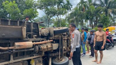 Diduga Rem Blong, Sebuah Truk Tabrak Tiga Pemotor di Kubu Raya