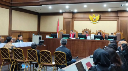 Sidang Korupsi LPEI Terdakwa Bos Petro Energy Ditunda, Hakim Ketua Berduka