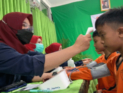 Hadapi Siswa Takut Diperiksa, KSP Putranto Imbau Nakes dan Guru Sabar Saat Cek Kesehatan Gratis